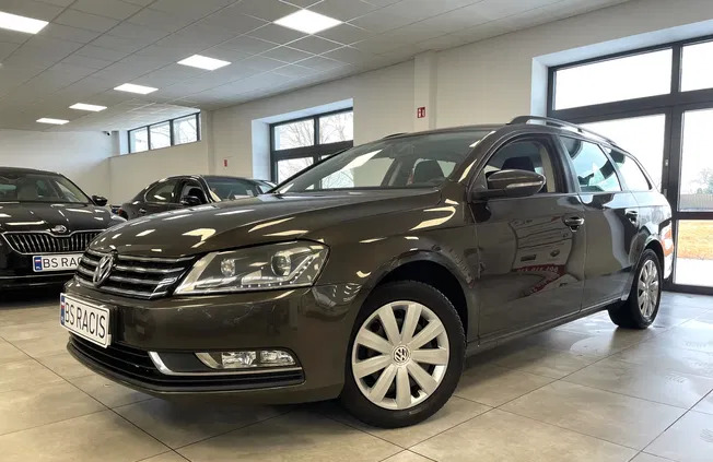 samochody osobowe Volkswagen Passat cena 36500 przebieg: 228500, rok produkcji 2014 z Suwałki